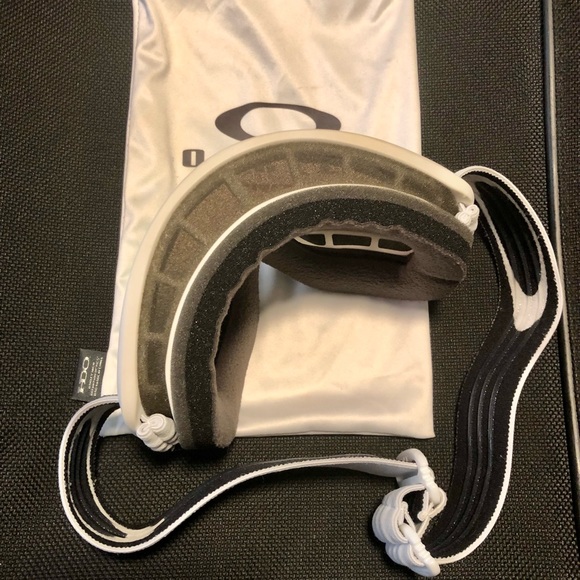 Oakley Prizm Goggles - Picture 4 of 7